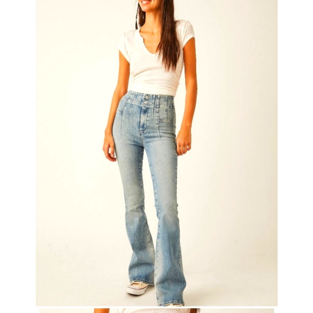 FREE PEOPLE Jayde Flare Jeans Denim 26 EUC!